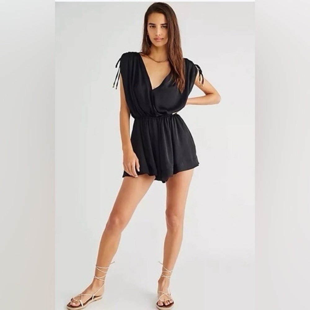 FREE PEOPLE‎ Elegant Black silky Women's Jumpsuit Bea romper size S